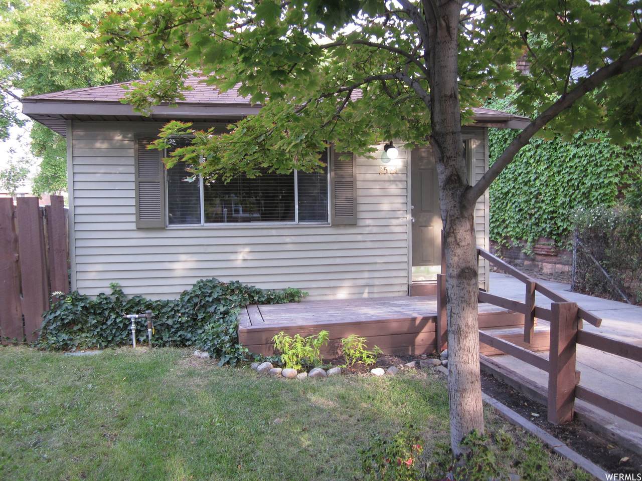 2563 Green St - Photo 1