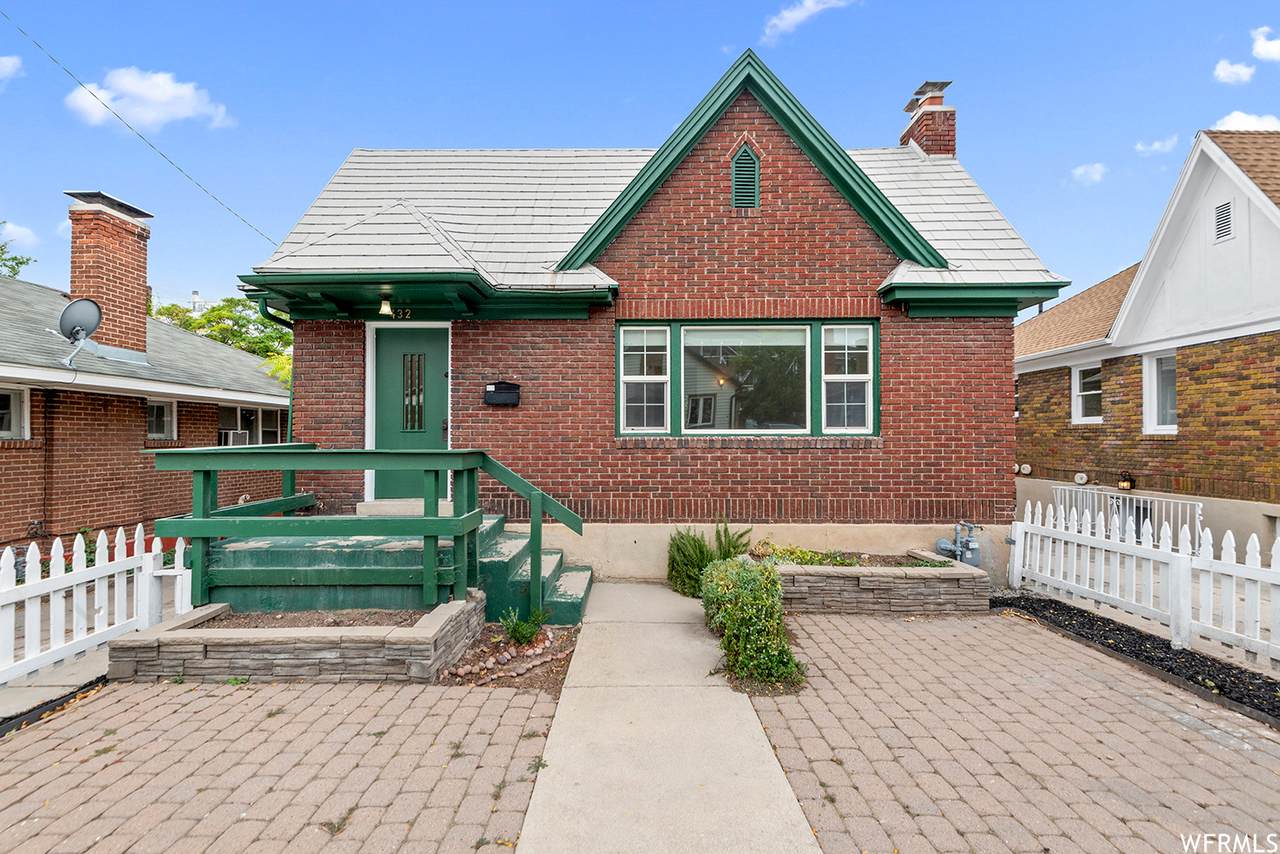 432 University St - Photo 1