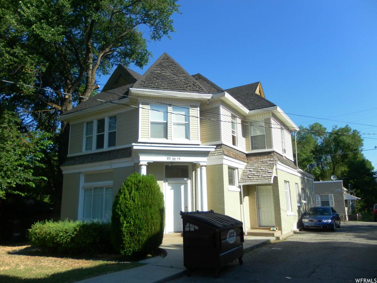 870 23 St - Photo 1