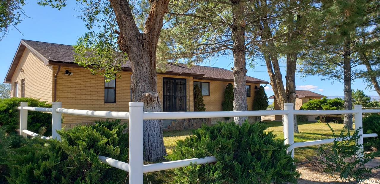 305 Twin Peaks Rd - Photo 1