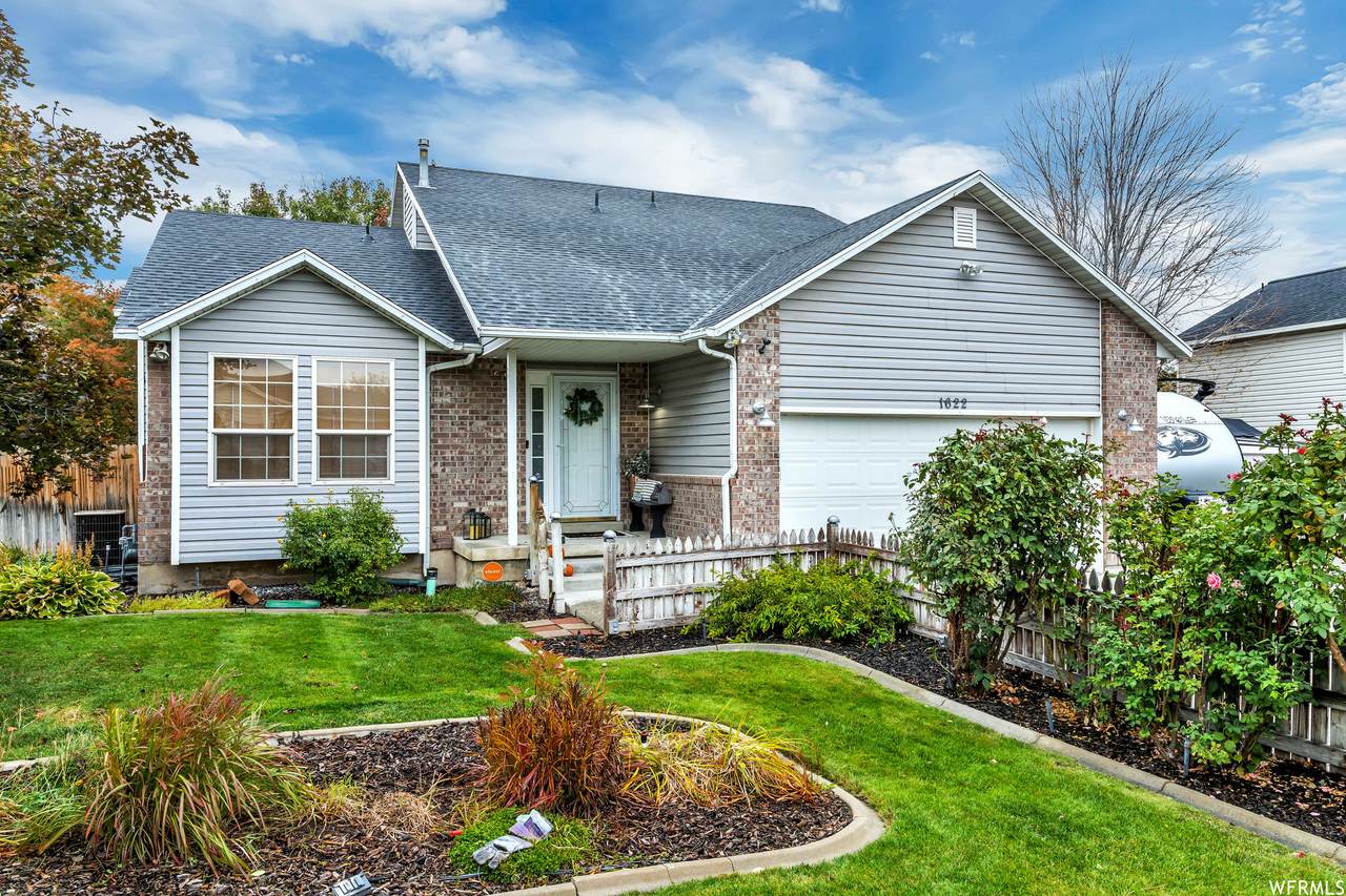 1622 Erickson Park Dr - Photo 1