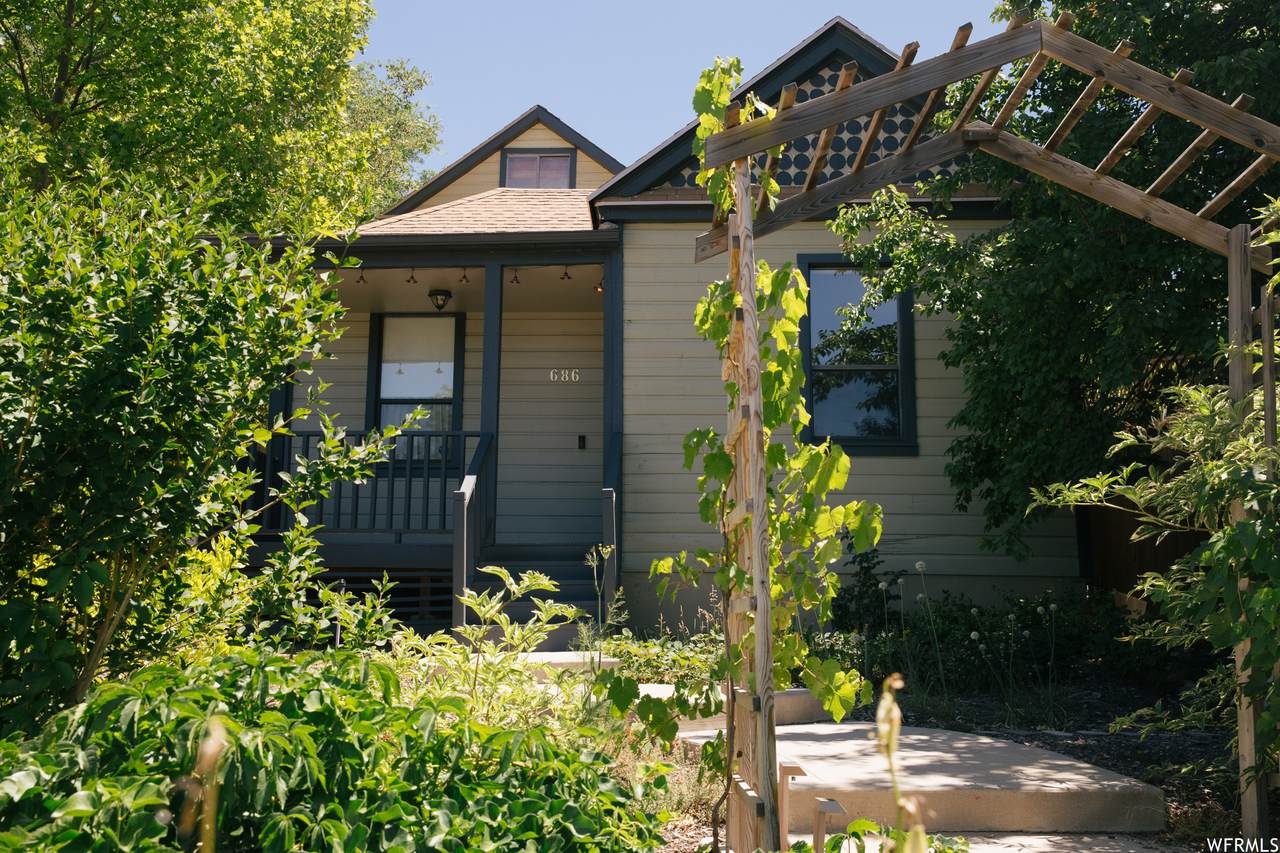 686 Wall St - Photo 1