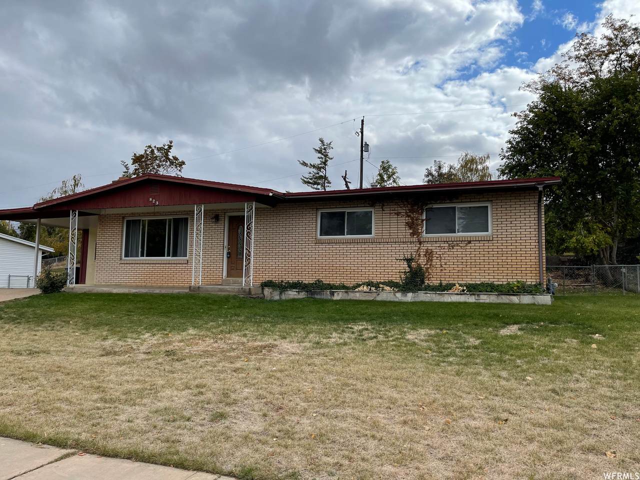 823 Holroyd Dr - Photo 1
