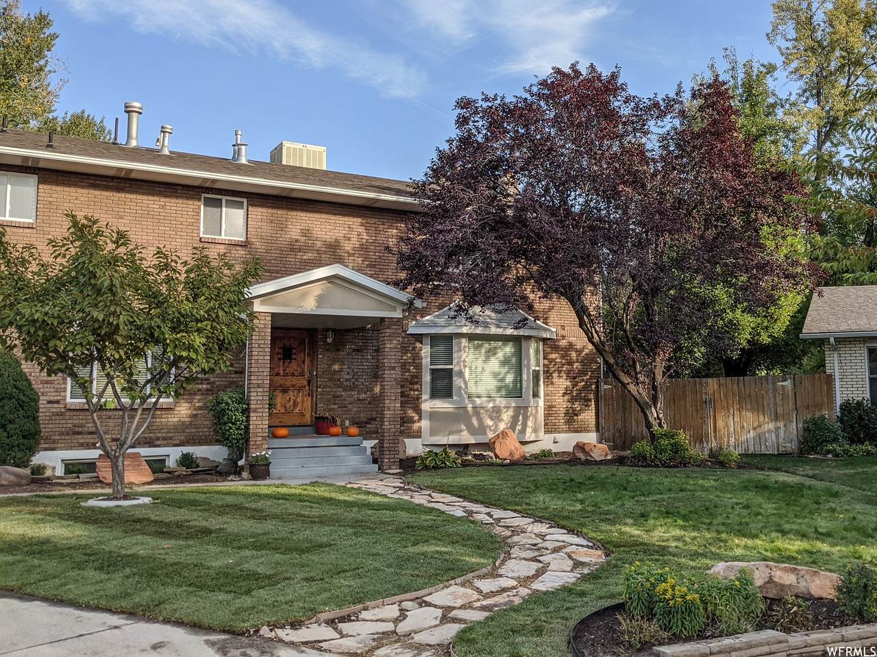 2598 Oak Creek Cir - Photo 1
