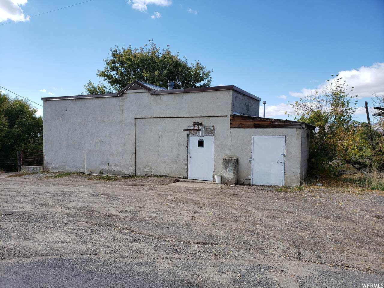 709 400 - Photo 1