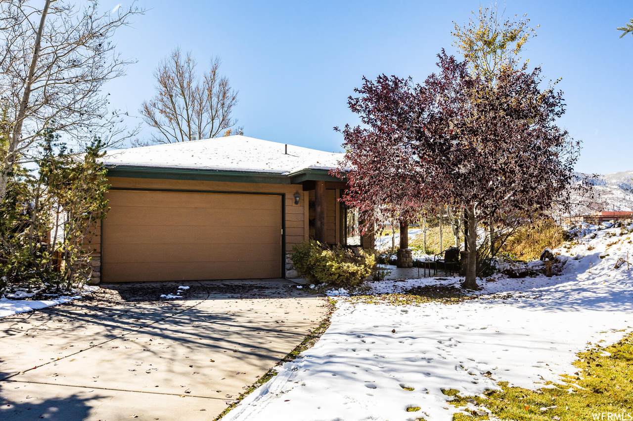 1061 Lincoln Ln - Photo 1