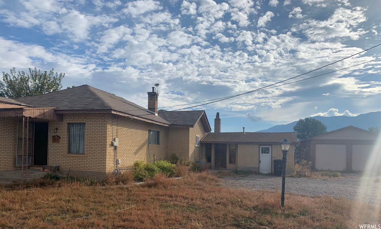 321 Center St - Photo 1