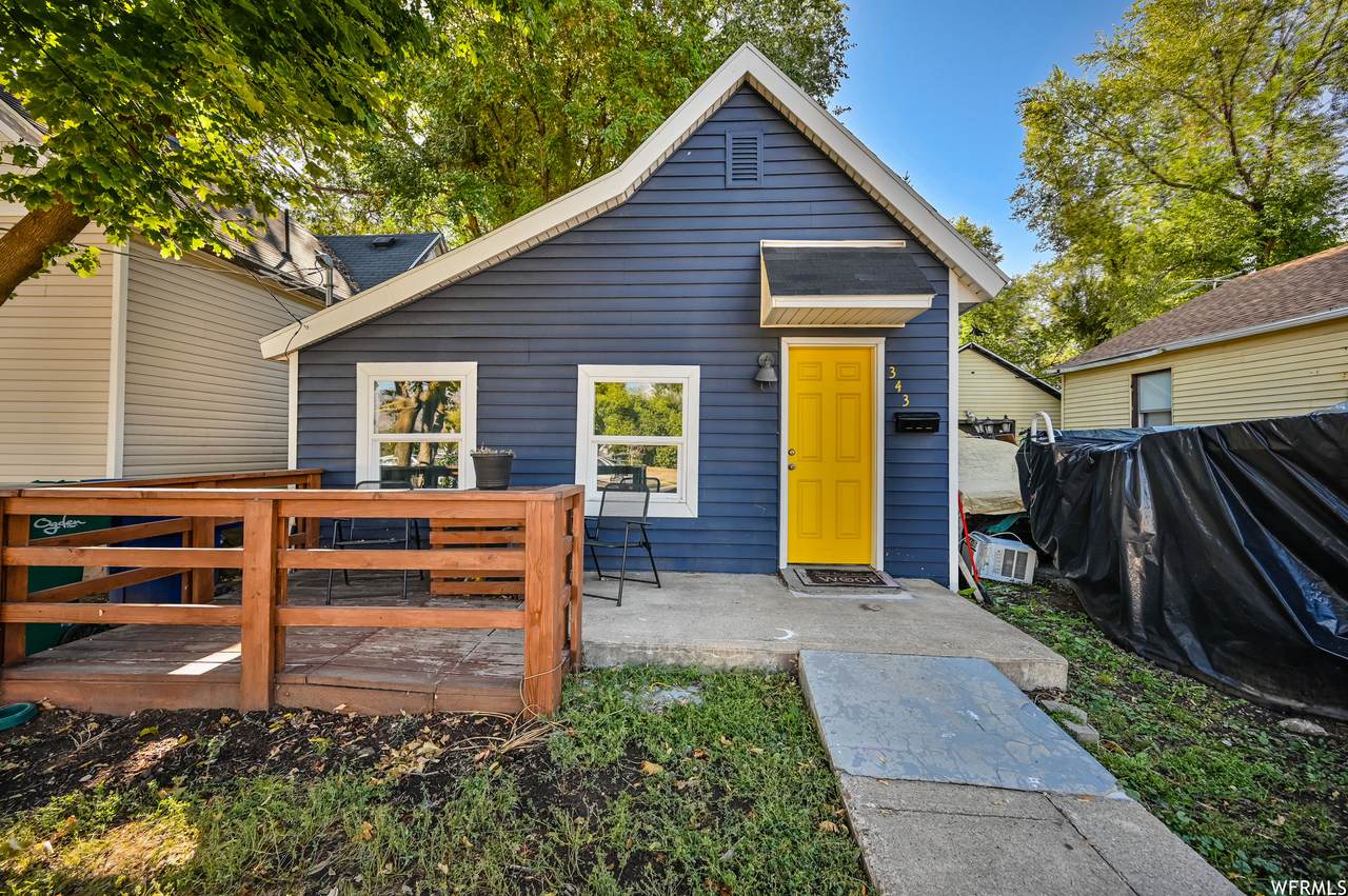 343 9TH St - Photo 1