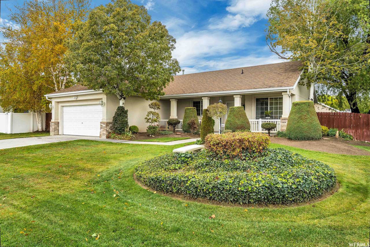 3712 Hawkeye St - Photo 1