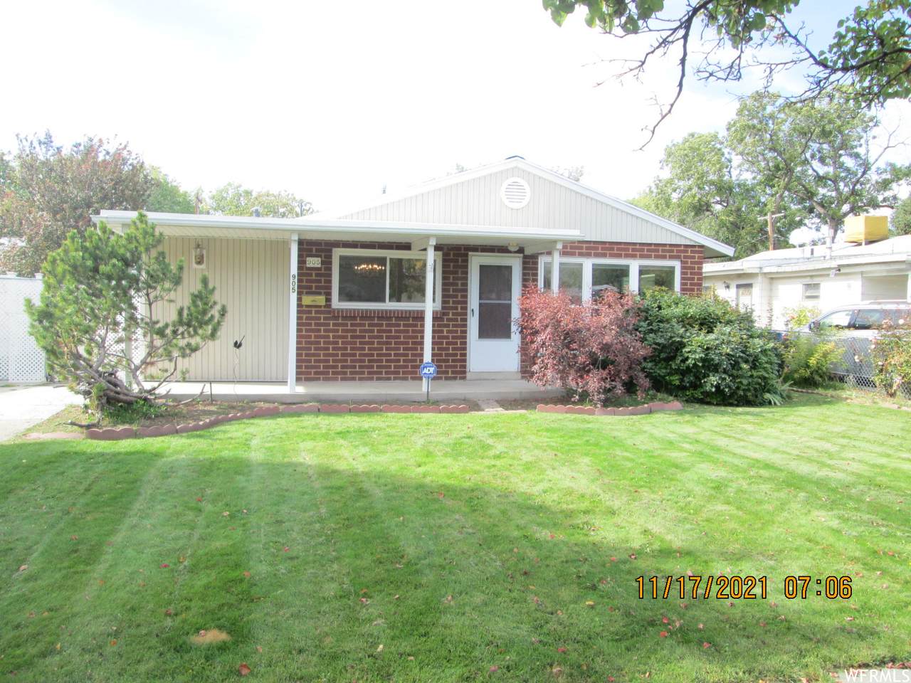 905 Catherine - Photo 1
