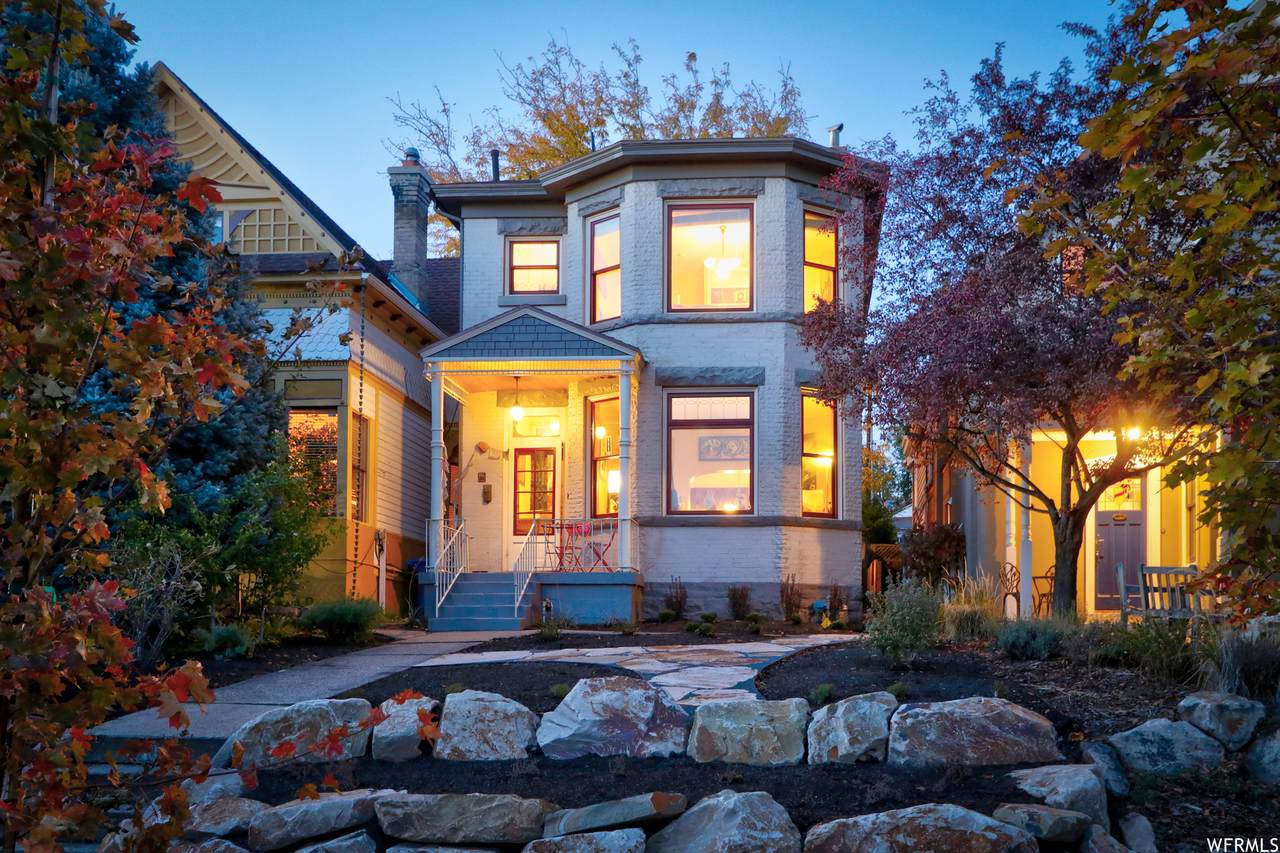 1119 Third Ave - Photo 1
