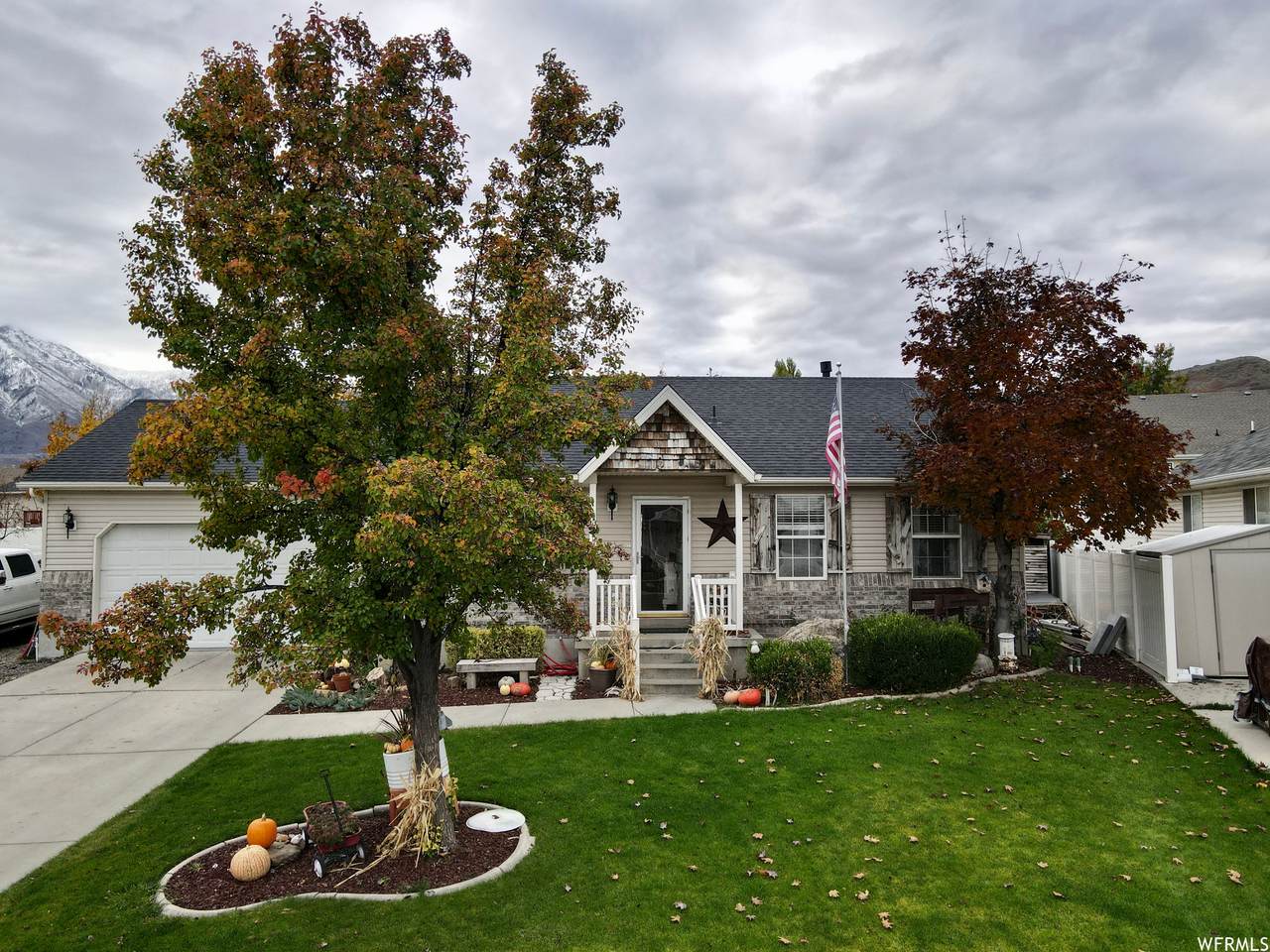 1216 Loafer View Dr - Photo 1