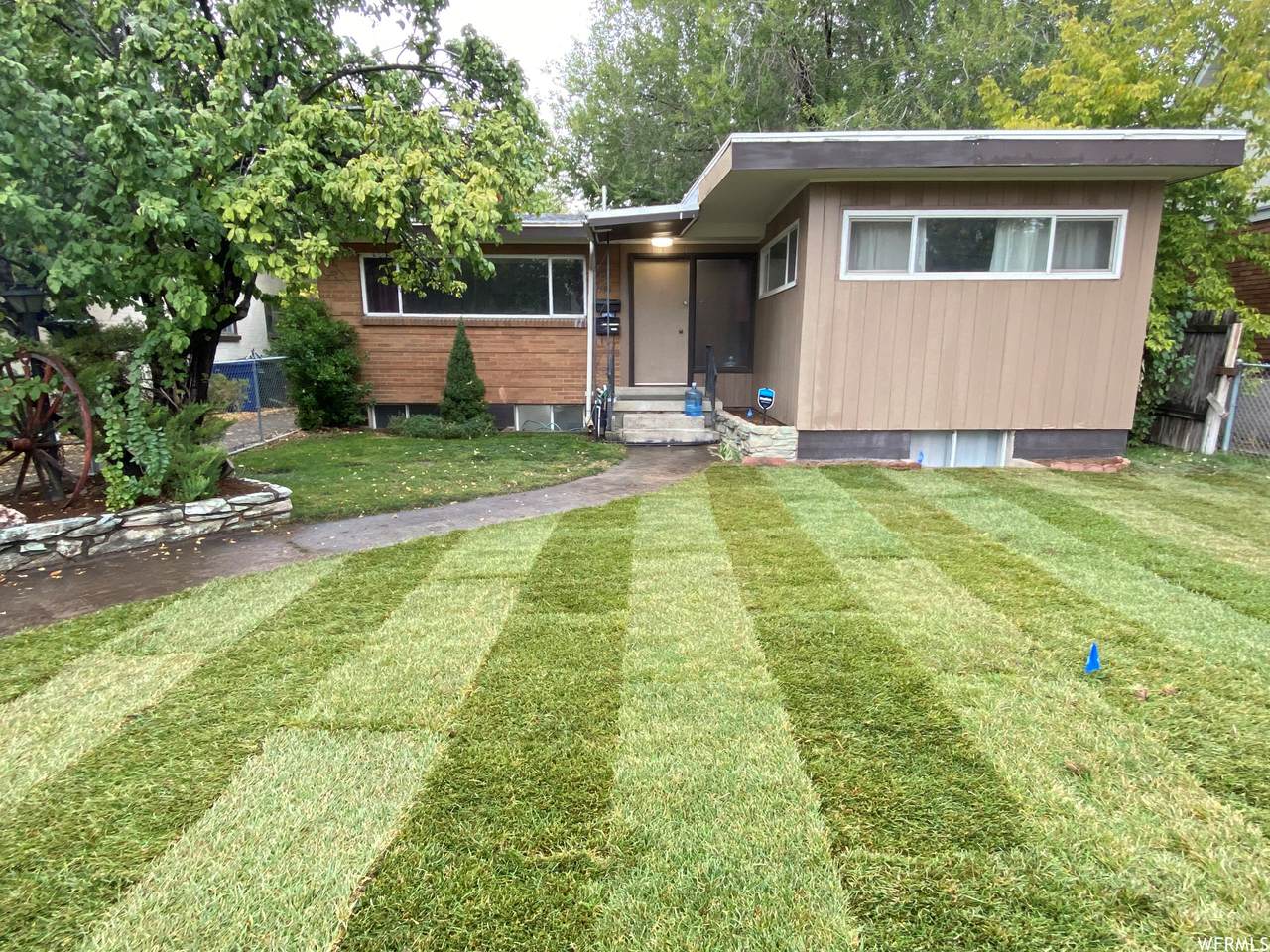 1596 West Temple St - Photo 1