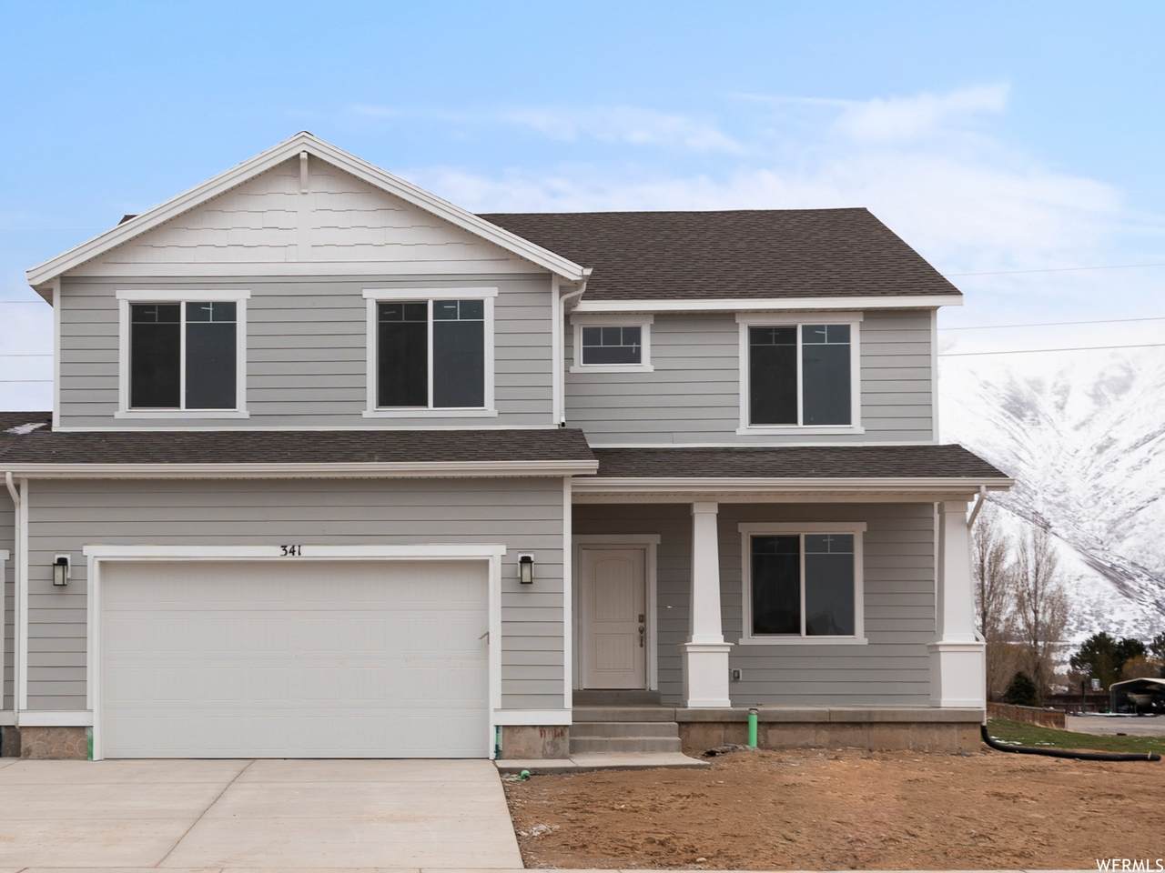 483 Commodore Ln - Photo 1