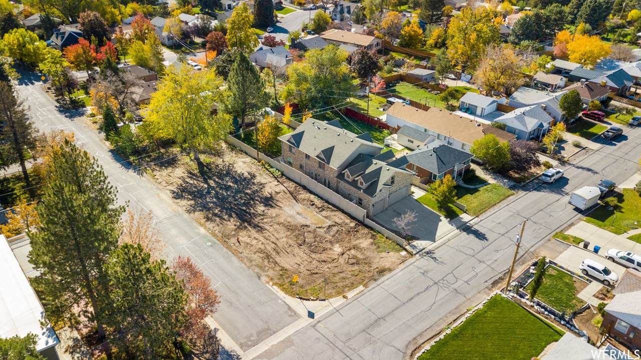 2588 Lambourne Ave - Photo 1