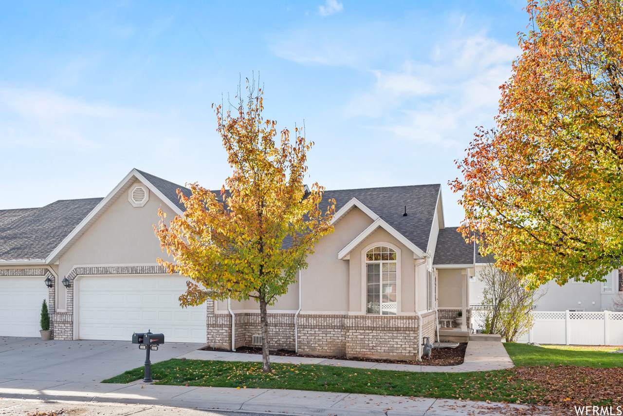 807 Park Shadows Ln - Photo 1