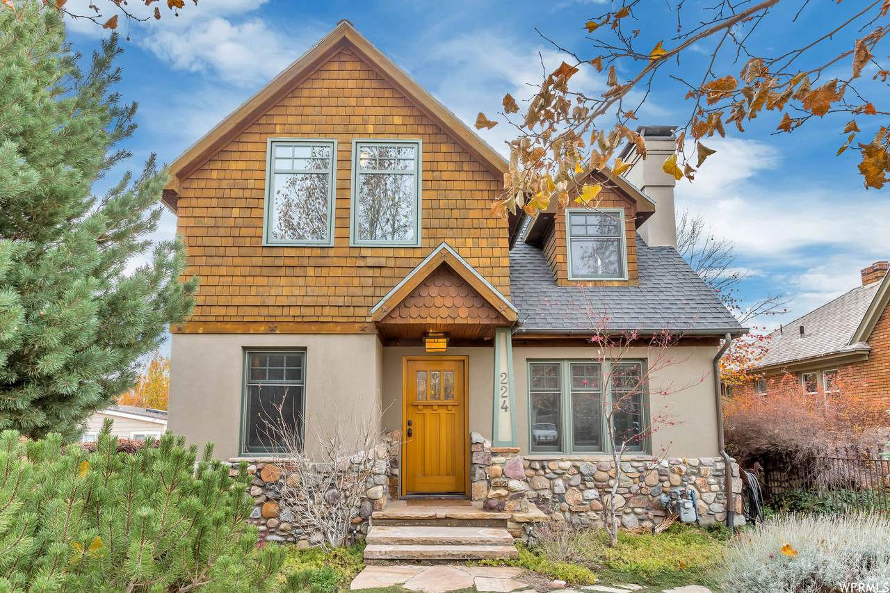 224 8TH Ave - Photo 1