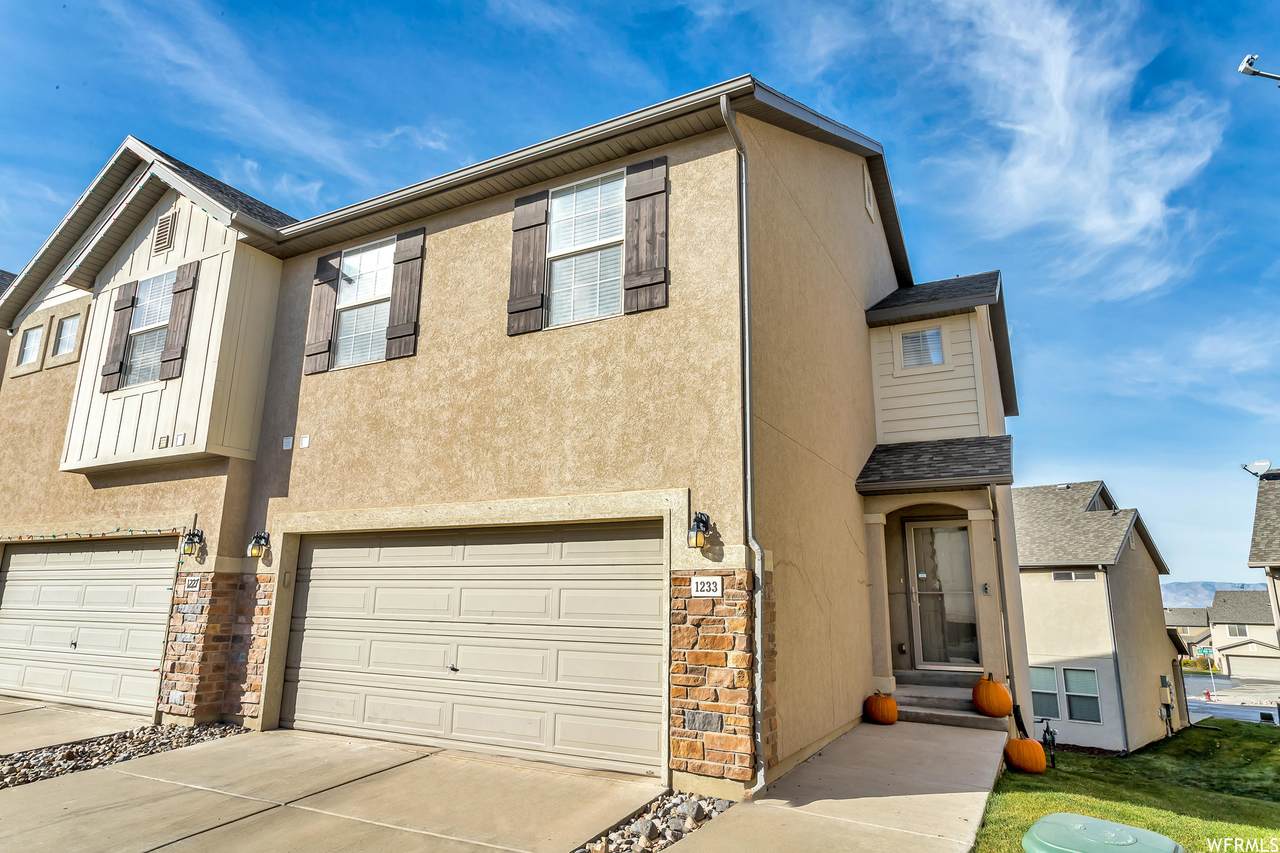 1233 Firefly Dr - Photo 1