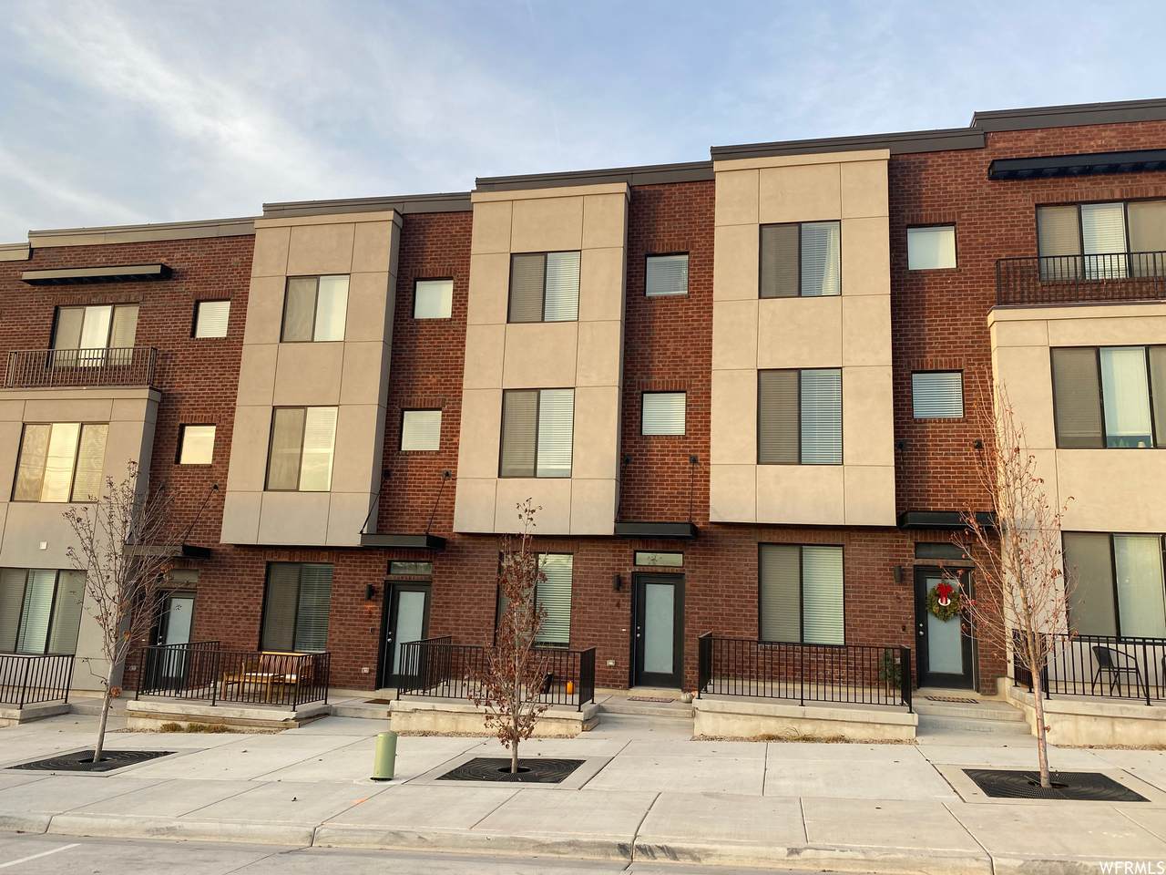 25 Center St - Photo 1