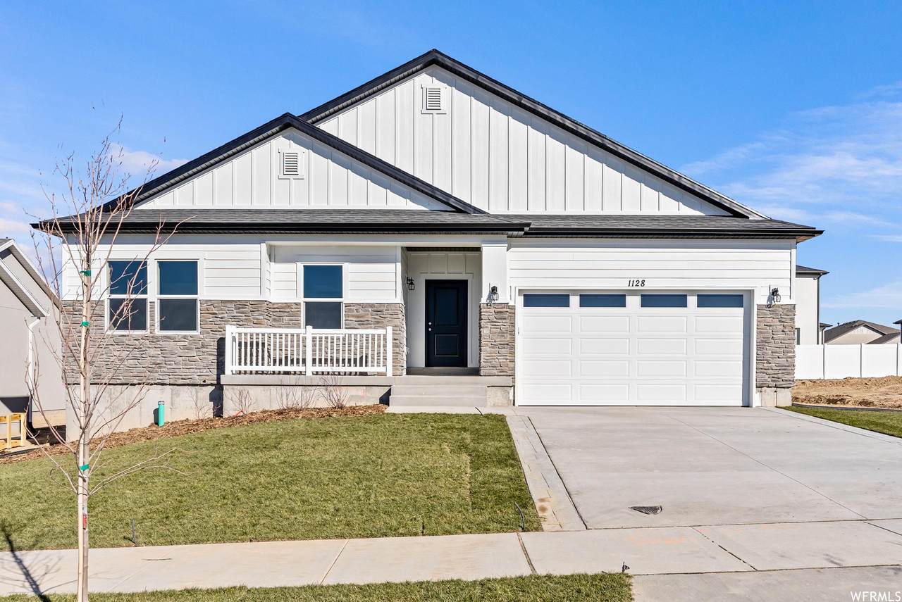 1079 Carriage Ln - Photo 1