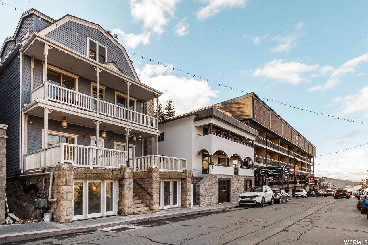 221 Main St - Photo 1