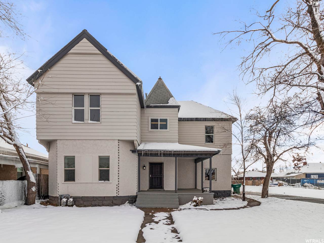 121 27TH St - Photo 1