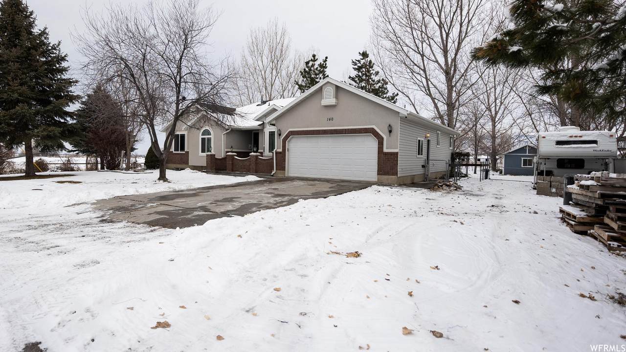 140 Maple St - Photo 1
