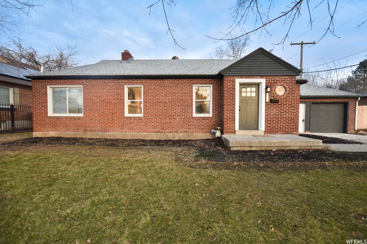 2985 Kenwood St - Photo 1