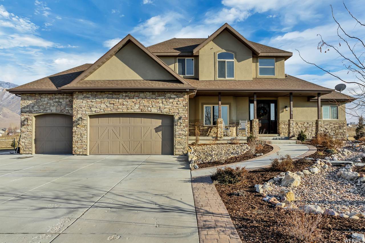 1075 Tanglewood Rd - Photo 1