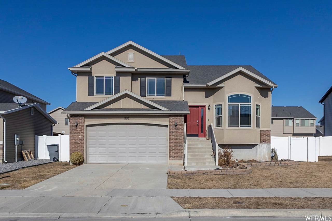992 Farnham Dr - Photo 1