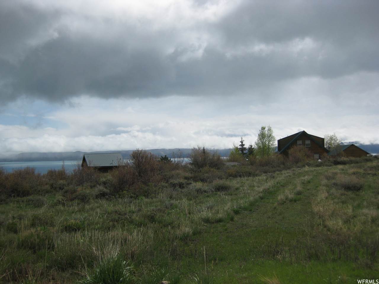 140 Hickory Dr - Photo 1