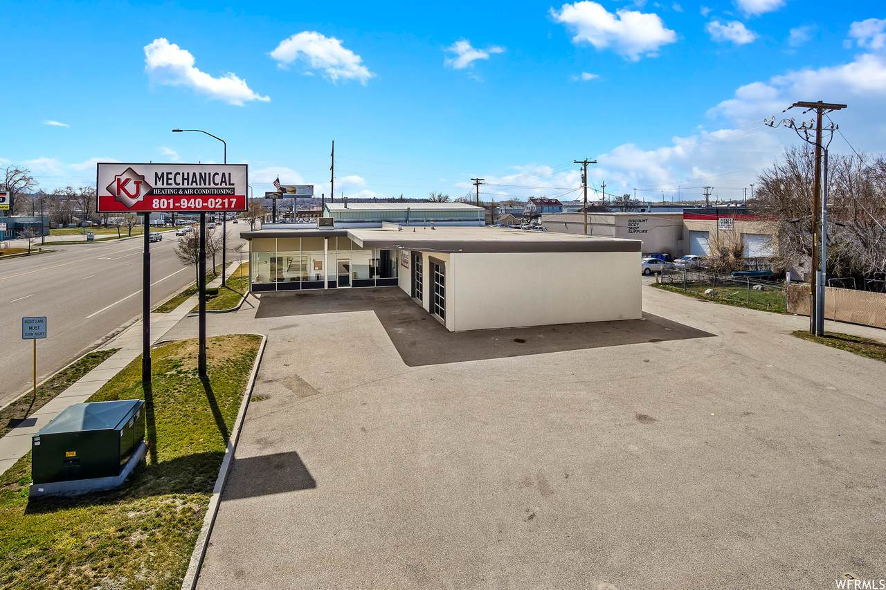 3163 Wall Ave - Photo 1