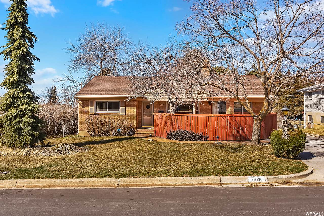 1418 Kingston Dr - Photo 1