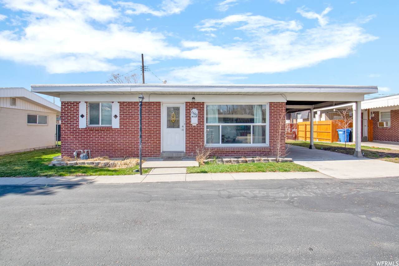 2660 Masonic Cir - Photo 1
