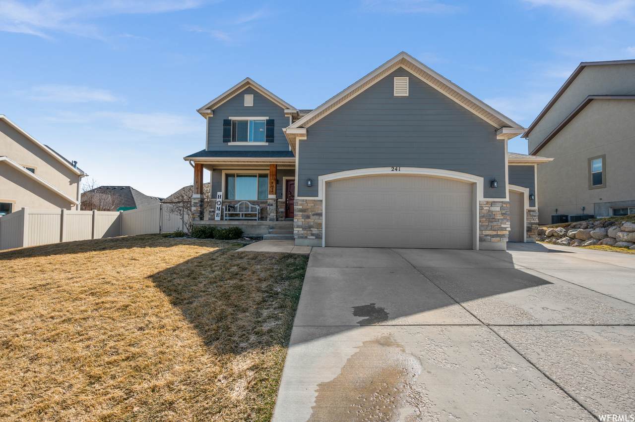 241 Ivy Ln - Photo 1