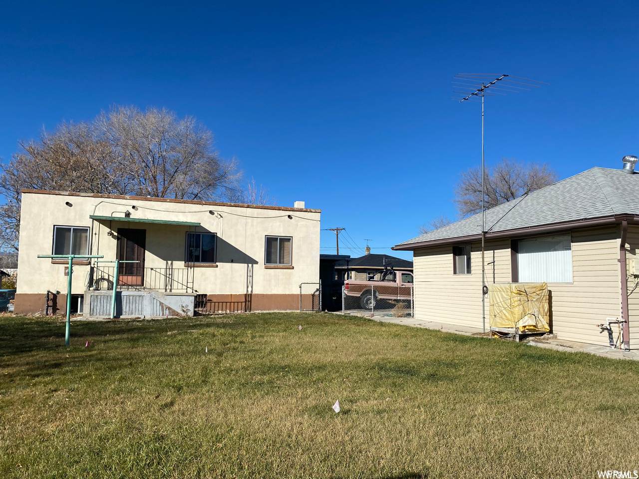 303 Railroad Ave - Photo 1