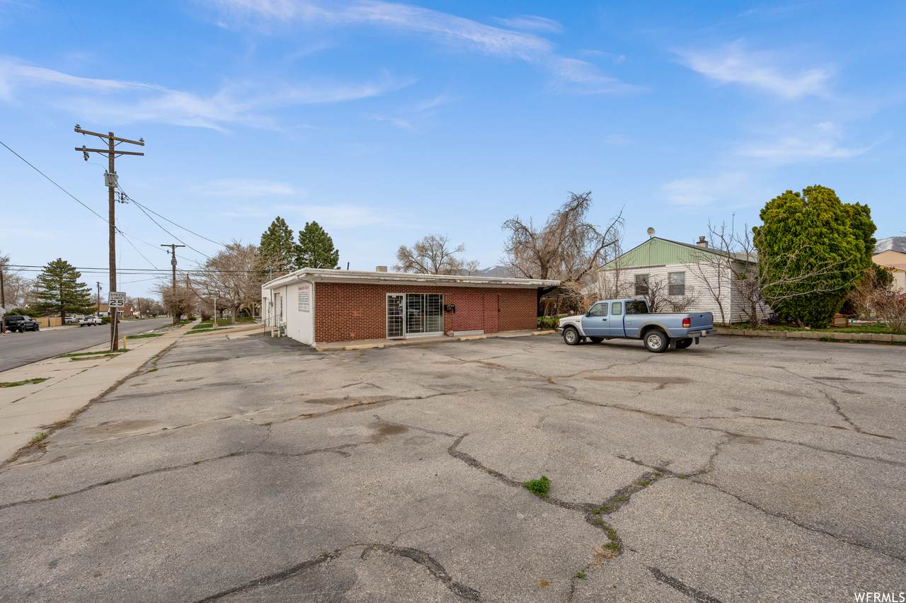 351 Utah Ave - Photo 1