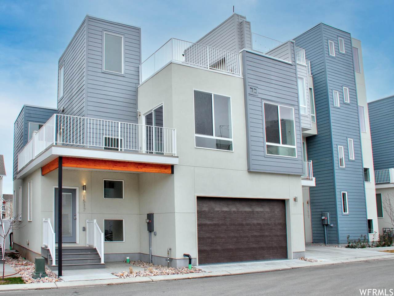 1517 Neon Way - Photo 1
