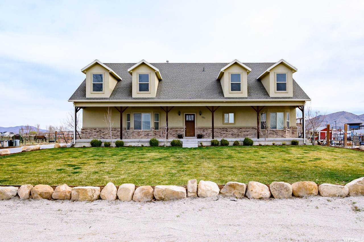 1211 Russell Rd - Photo 1