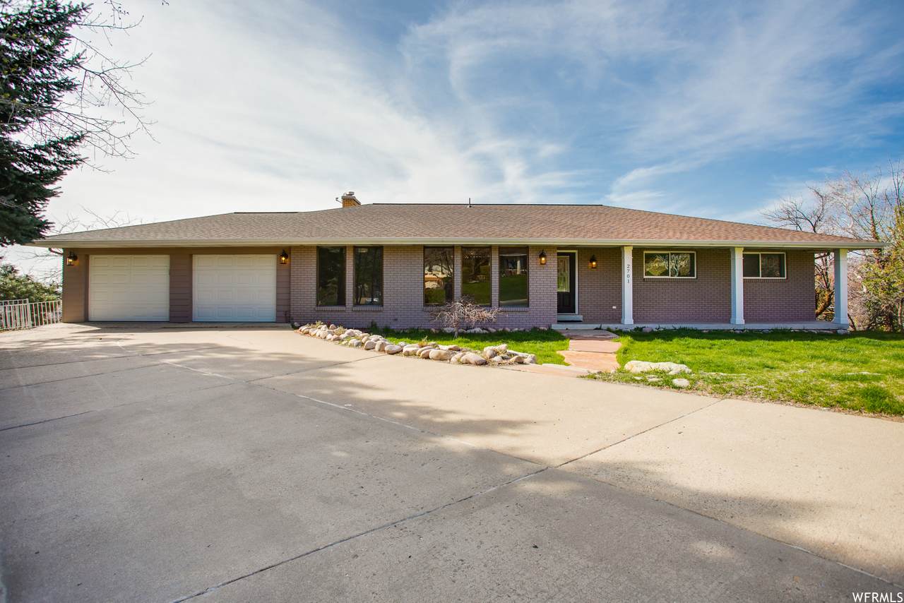 2701 Sky View Dr - Photo 1