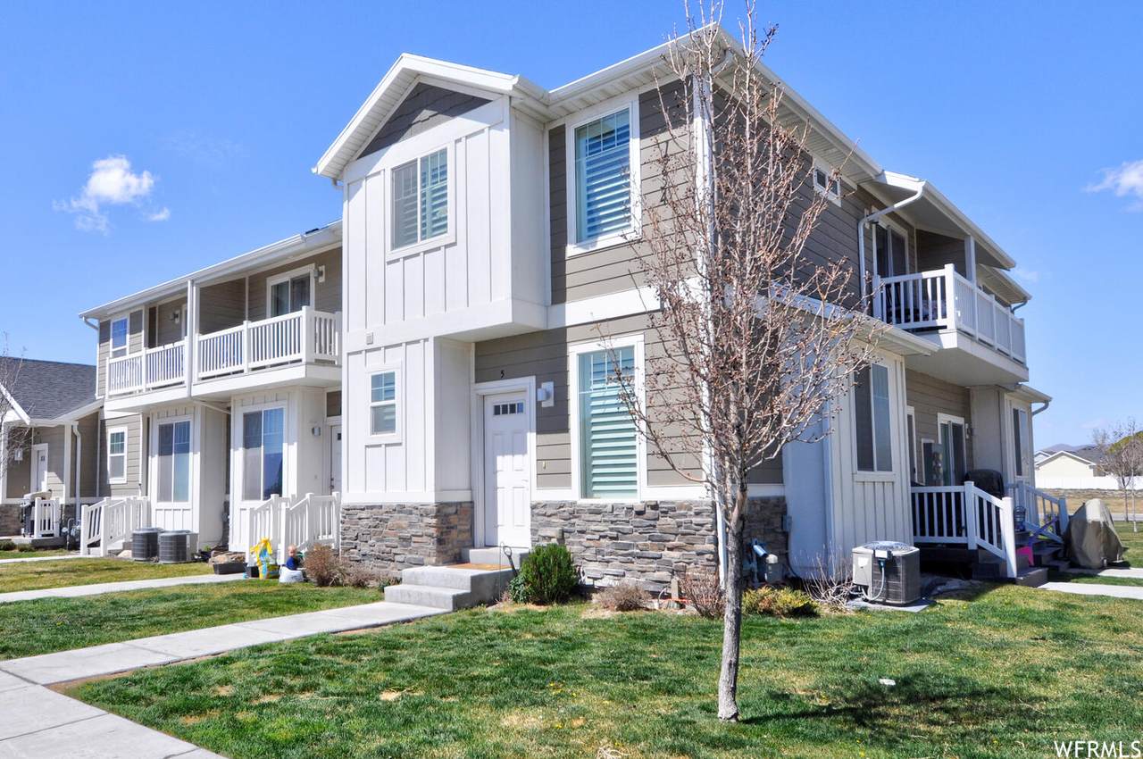 1754 Skyline Dr - Photo 1