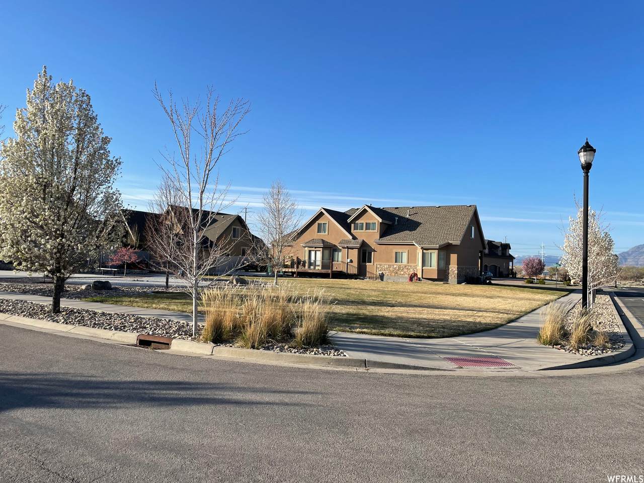 1452 Meadow Glen Dr - Photo 1