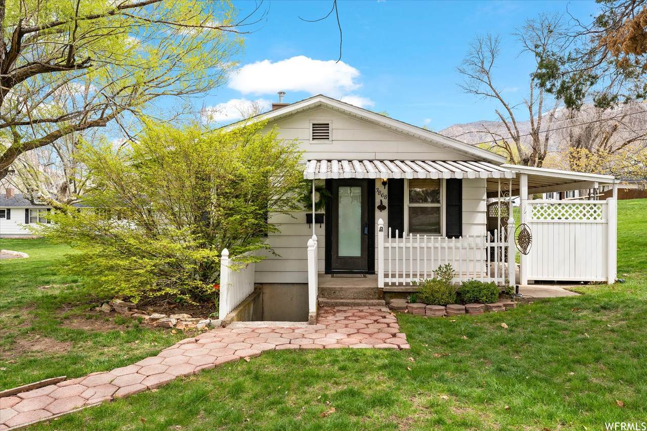 3868 Grandview Dr - Photo 1