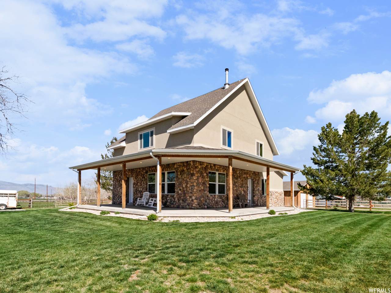 437 Bryan Rd - Photo 1
