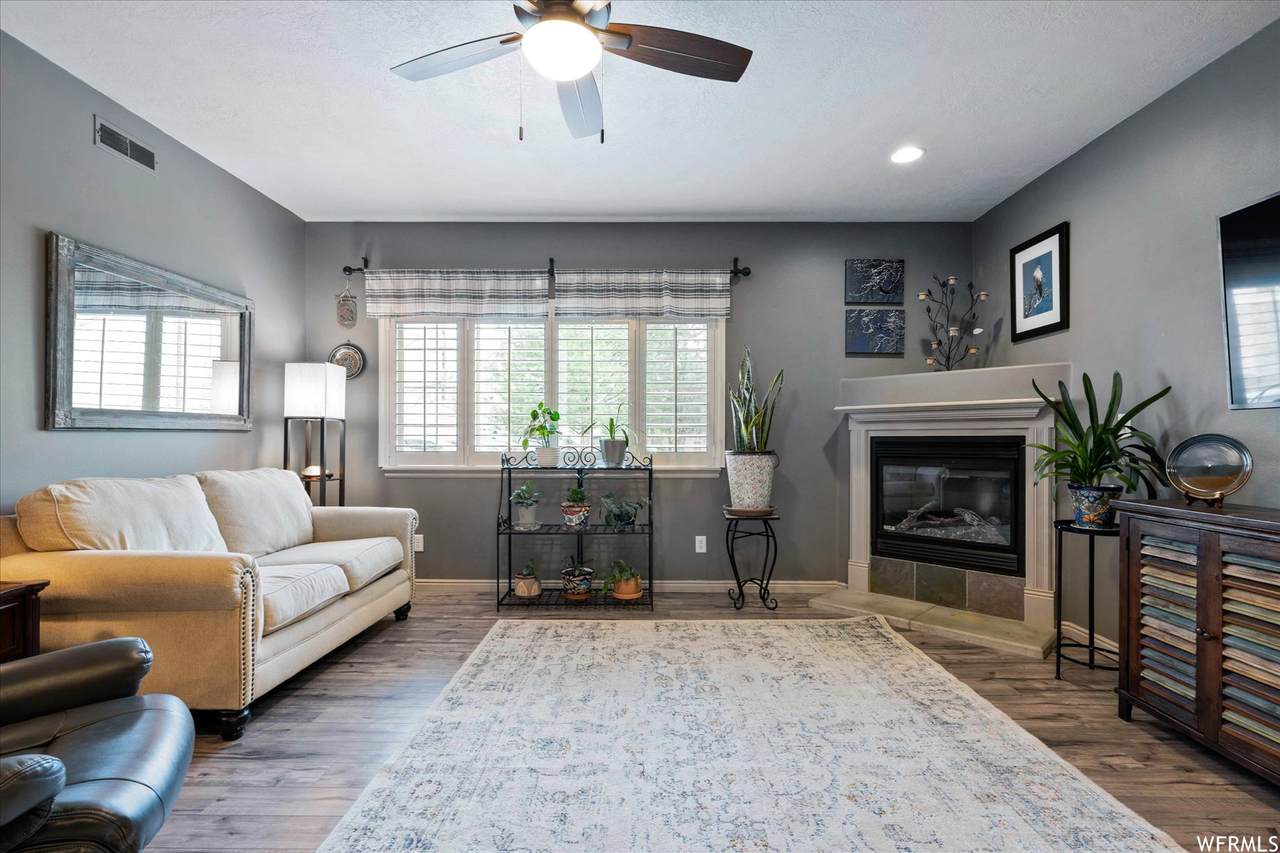 1255 Wolf Hollow Ln - Photo 1