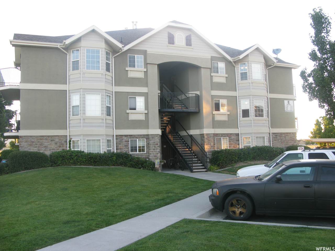 3959 Romney Park Dr #10 E - Photo 1