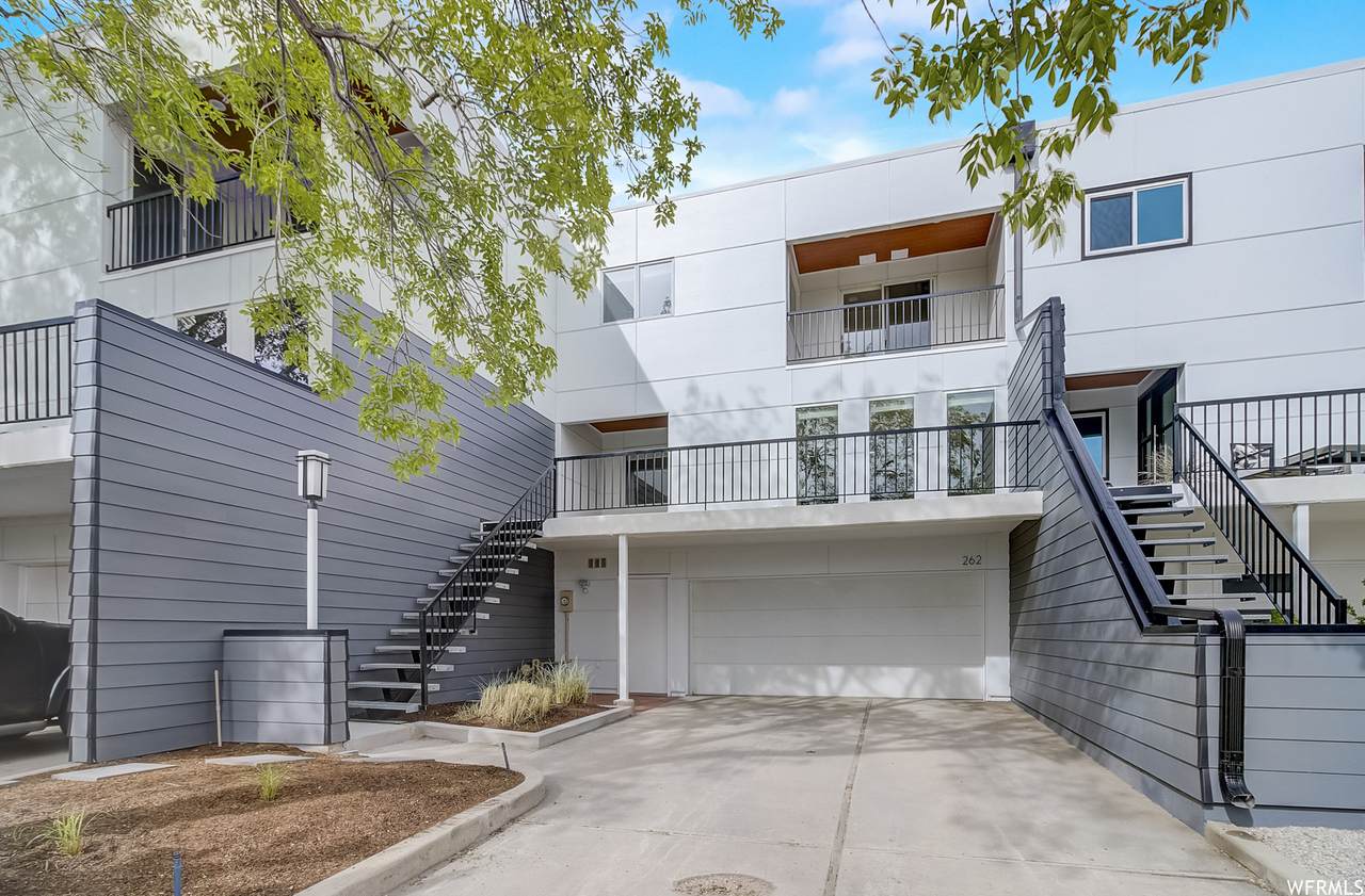 262 Almond St - Photo 1