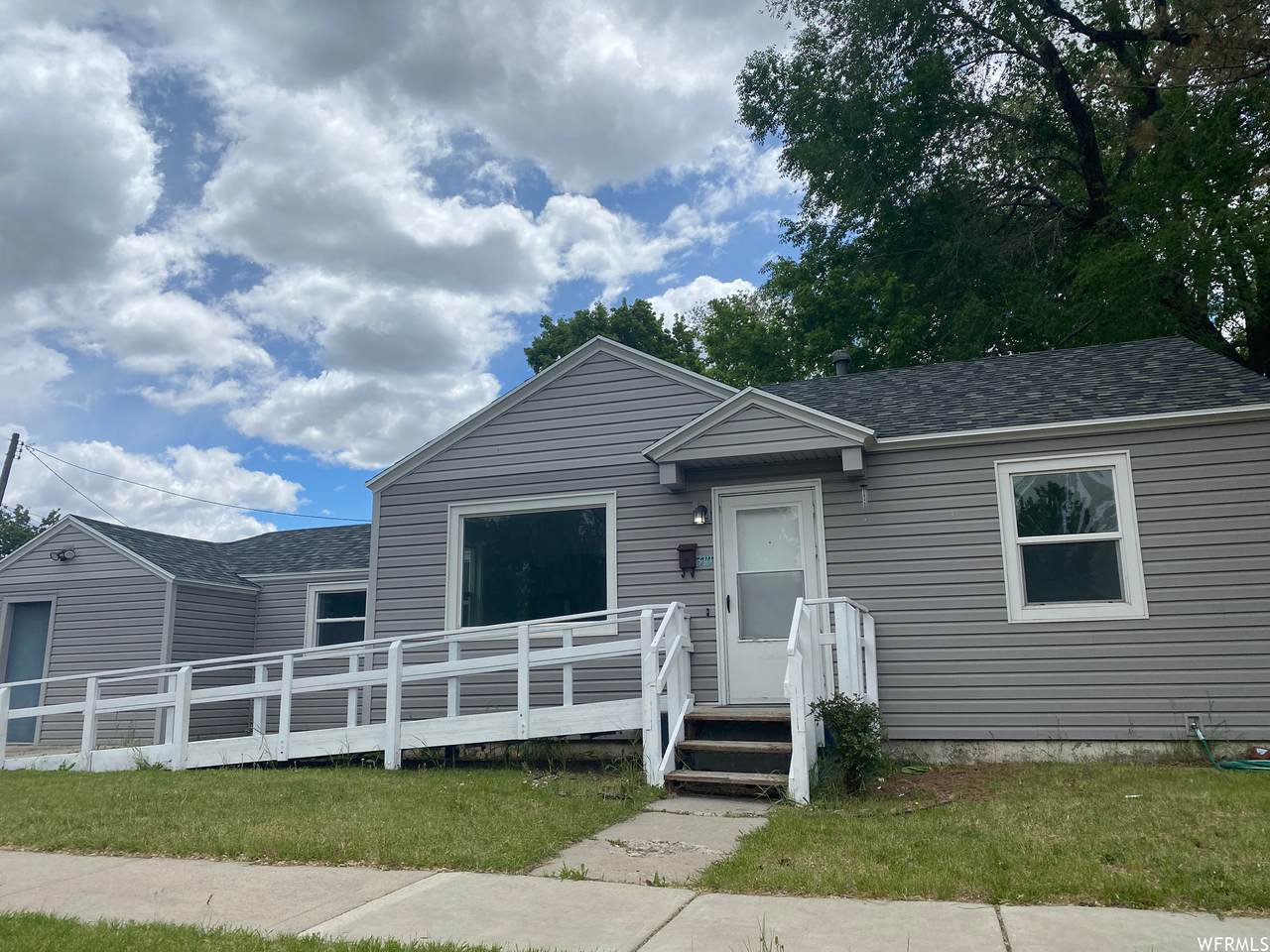 310 Leslie Ave - Photo 1