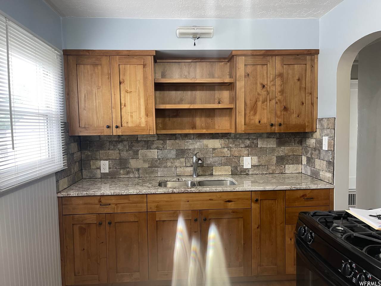 182 Gwen St - Photo 1