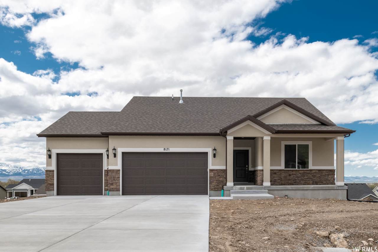 2268 Emerald Ave - Photo 1